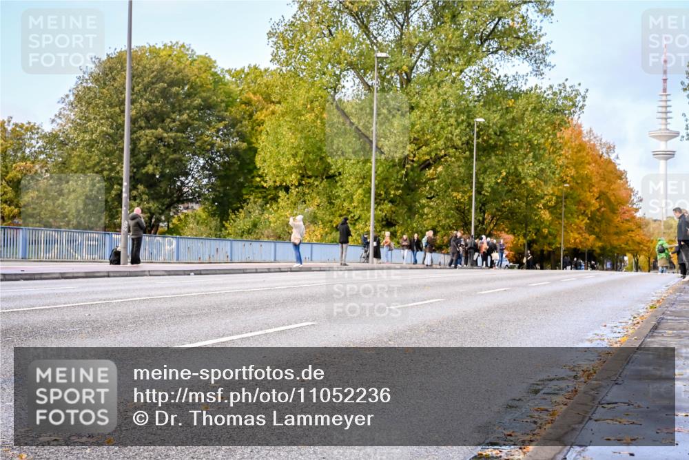 25.10.2026 - hella hamburg halbmarathon Dr. Thomas Lammeyer http://msf.ph/oto/11052236 25.10.2026 10:10:57 Kennedybrücke  meine-sportfotos.de