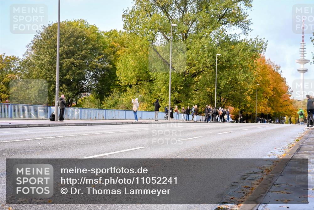 25.10.2026 - hella hamburg halbmarathon Dr. Thomas Lammeyer http://msf.ph/oto/11052241 25.10.2026 10:10:58 Kennedybrücke  meine-sportfotos.de