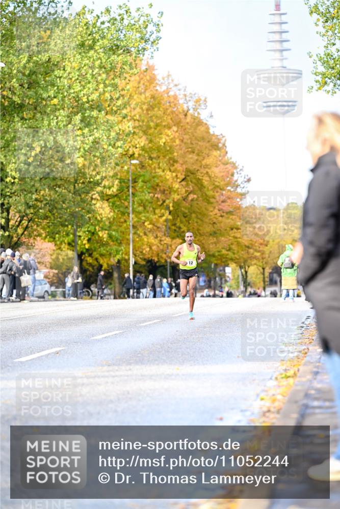25.10.2026 - hella hamburg halbmarathon Dr. Thomas Lammeyer http://msf.ph/oto/11052244 25.10.2026 10:11:20 Kennedybrücke 12 meine-sportfotos.de
