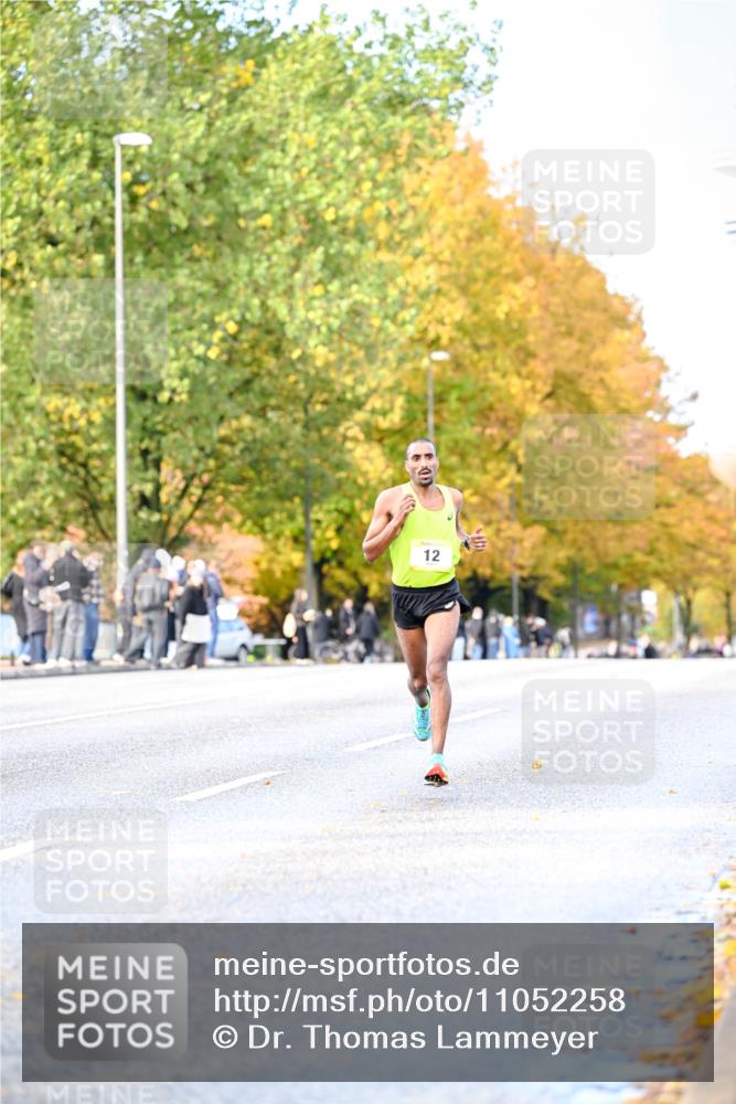 25.10.2026 - hella hamburg halbmarathon Dr. Thomas Lammeyer http://msf.ph/oto/11052258 25.10.2026 10:11:23 Kennedybrücke 12 meine-sportfotos.de