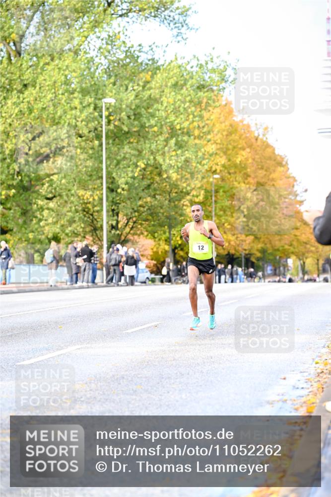 25.10.2026 - hella hamburg halbmarathon Dr. Thomas Lammeyer http://msf.ph/oto/11052262 25.10.2026 10:11:23 Kennedybrücke 12 meine-sportfotos.de
