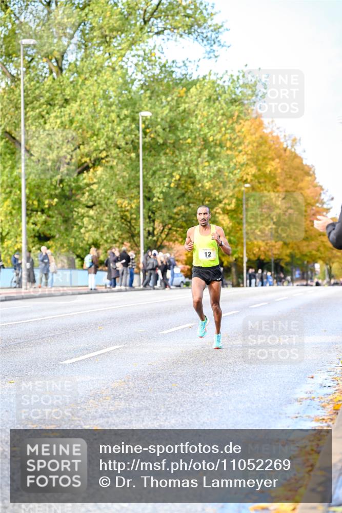 25.10.2026 - hella hamburg halbmarathon Dr. Thomas Lammeyer http://msf.ph/oto/11052269 25.10.2026 10:11:24 Kennedybrücke 12 meine-sportfotos.de