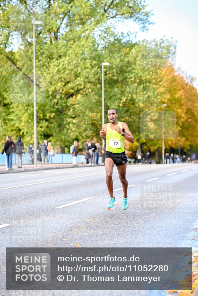 25.10.2026 - hella hamburg halbmarathon Dr. Thomas Lammeyer http://msf.ph/oto/11052280 25.10.2026 10:11:24 Kennedybrücke 12 meine-sportfotos.de