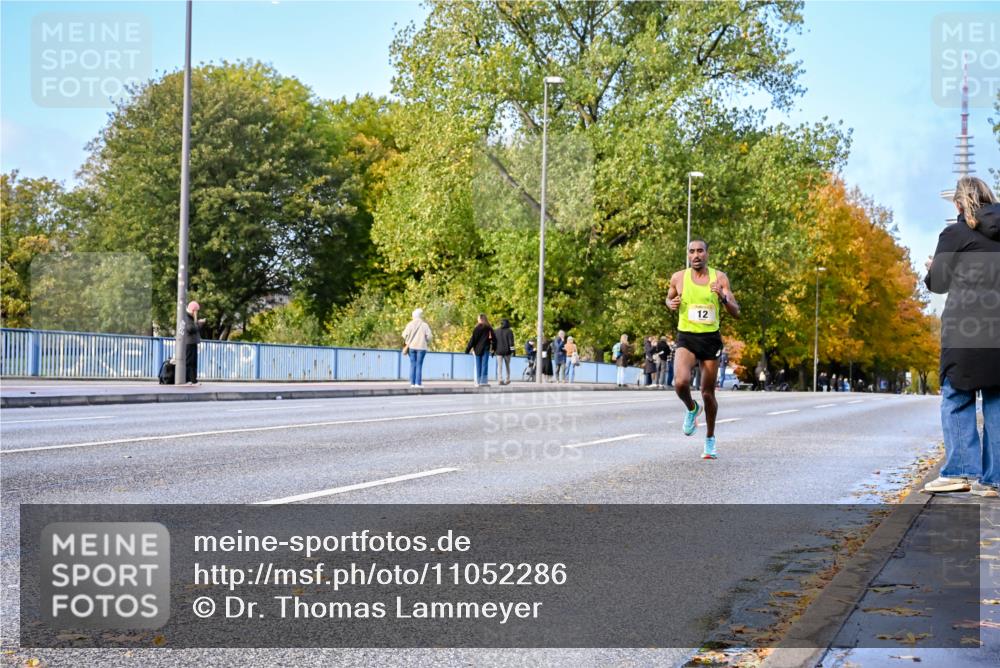 25.10.2026 - hella hamburg halbmarathon Dr. Thomas Lammeyer http://msf.ph/oto/11052286 25.10.2026 10:11:25 Kennedybrücke 12 meine-sportfotos.de