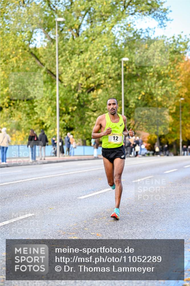 25.10.2026 - hella hamburg halbmarathon Dr. Thomas Lammeyer http://msf.ph/oto/11052289 25.10.2026 10:11:25 Kennedybrücke 12 meine-sportfotos.de