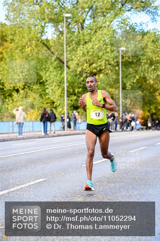 25.10.2026 - hella hamburg halbmarathon Dr. Thomas Lammeyer http://msf.ph/oto/11052294 25.10.2026 10:11:25 Kennedybrücke 12 meine-sportfotos.de