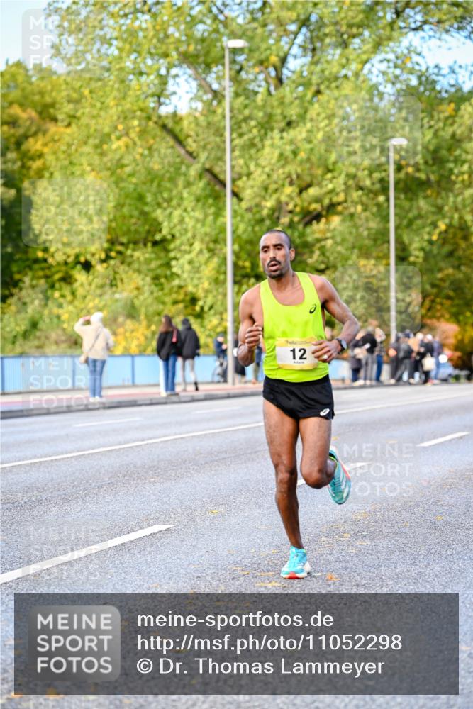 25.10.2026 - hella hamburg halbmarathon Dr. Thomas Lammeyer http://msf.ph/oto/11052298 25.10.2026 10:11:25 Kennedybrücke 12 meine-sportfotos.de