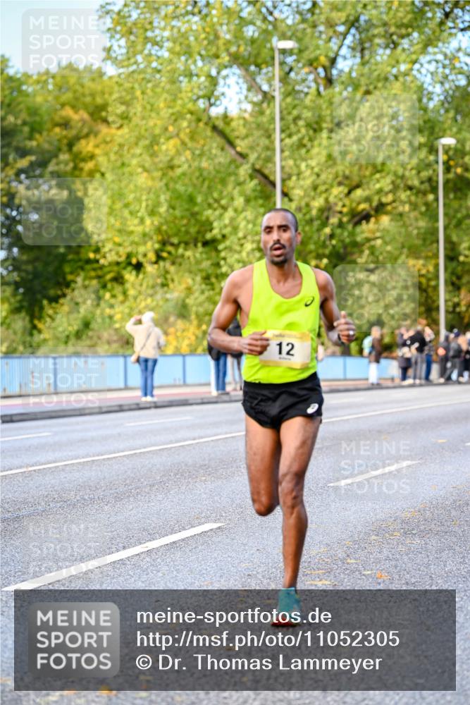 25.10.2026 - hella hamburg halbmarathon Dr. Thomas Lammeyer http://msf.ph/oto/11052305 25.10.2026 10:11:26 Kennedybrücke 12 meine-sportfotos.de