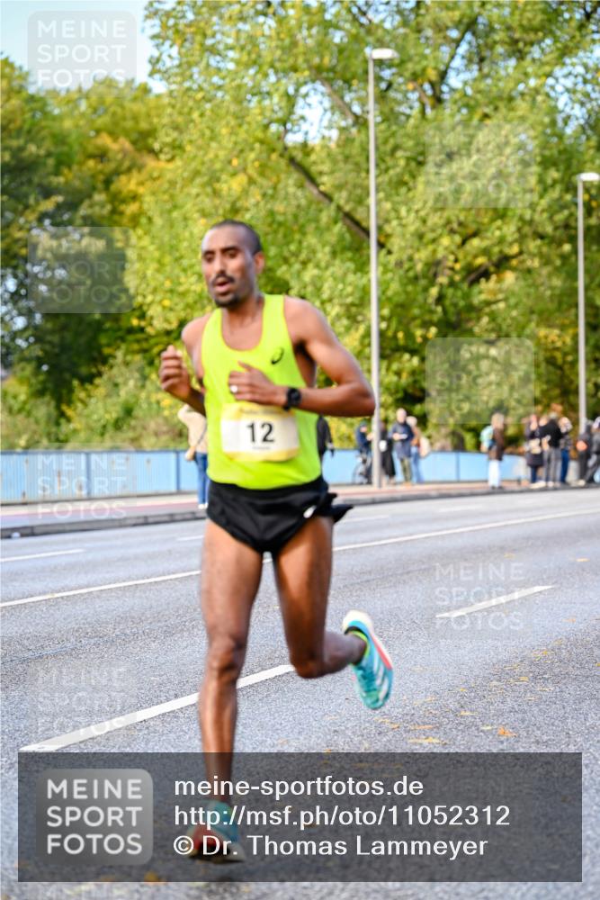 25.10.2026 - hella hamburg halbmarathon Dr. Thomas Lammeyer http://msf.ph/oto/11052312 25.10.2026 10:11:26 Kennedybrücke 12 meine-sportfotos.de