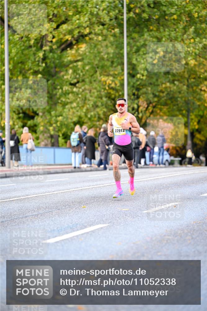 25.10.2026 - hella hamburg halbmarathon Dr. Thomas Lammeyer http://msf.ph/oto/11052338 25.10.2026 10:11:56 Kennedybrücke 22912 meine-sportfotos.de