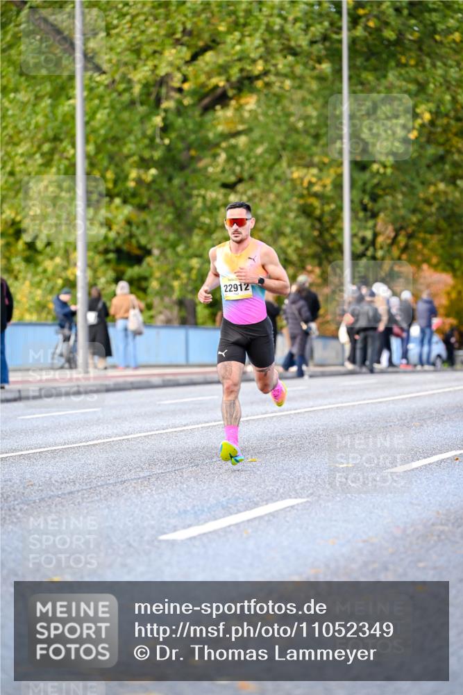 25.10.2026 - hella hamburg halbmarathon Dr. Thomas Lammeyer http://msf.ph/oto/11052349 25.10.2026 10:11:57 Kennedybrücke 22912 meine-sportfotos.de