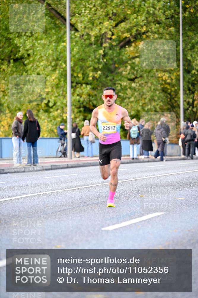 25.10.2026 - hella hamburg halbmarathon Dr. Thomas Lammeyer http://msf.ph/oto/11052356 25.10.2026 10:11:58 Kennedybrücke 22912 meine-sportfotos.de