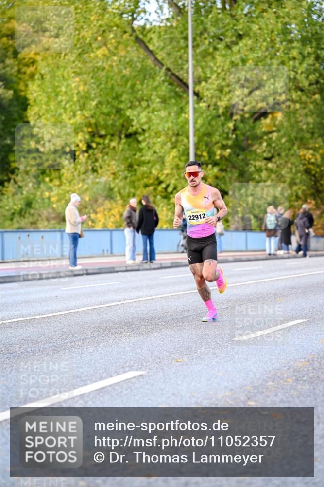 25.10.2026 - hella hamburg halbmarathon Dr. Thomas Lammeyer http://msf.ph/oto/11052357 25.10.2026 10:11:58 Kennedybrücke 22912 meine-sportfotos.de