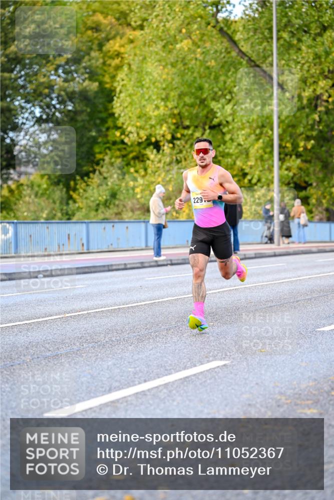 25.10.2026 - hella hamburg halbmarathon Dr. Thomas Lammeyer http://msf.ph/oto/11052367 25.10.2026 10:11:58 Kennedybrücke 229 meine-sportfotos.de