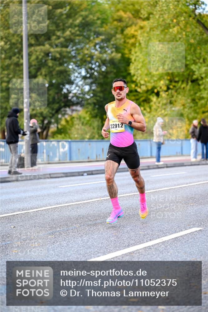 25.10.2026 - hella hamburg halbmarathon Dr. Thomas Lammeyer http://msf.ph/oto/11052375 25.10.2026 10:11:59 Kennedybrücke 22912 meine-sportfotos.de