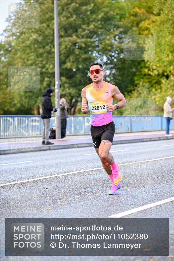 25.10.2026 - hella hamburg halbmarathon Dr. Thomas Lammeyer http://msf.ph/oto/11052380 25.10.2026 10:11:59 Kennedybrücke 22912 meine-sportfotos.de