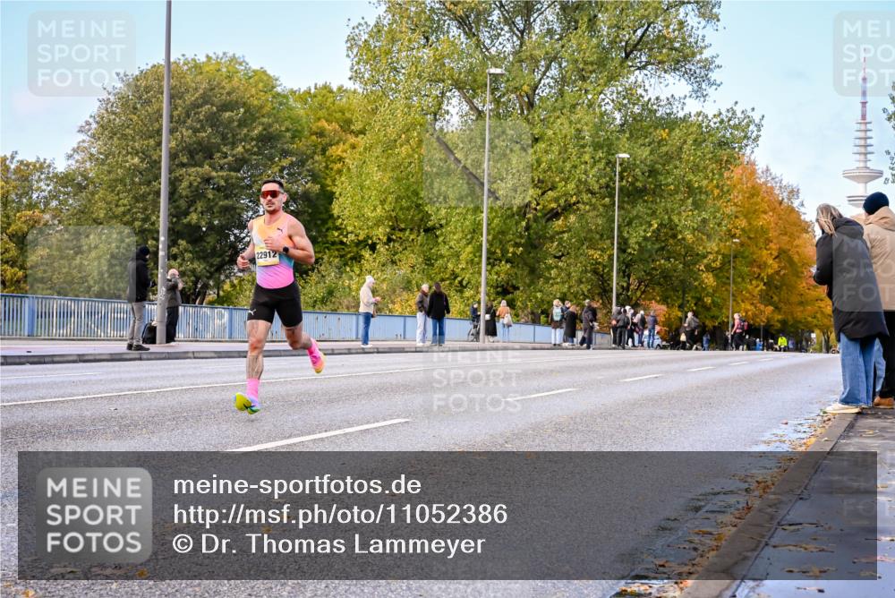 25.10.2026 - hella hamburg halbmarathon Dr. Thomas Lammeyer http://msf.ph/oto/11052386 25.10.2026 10:12:00 Kennedybrücke 22912 meine-sportfotos.de