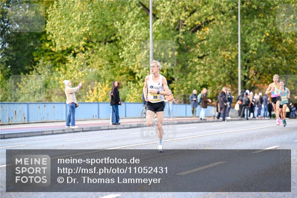 25.10.2026 - hella hamburg halbmarathon Dr. Thomas Lammeyer http://msf.ph/oto/11052431 25.10.2026 10:12:26 Kennedybrücke 20 meine-sportfotos.de