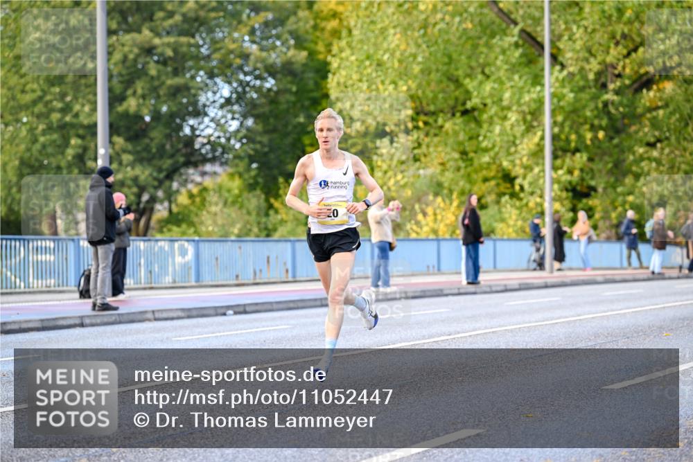 25.10.2026 - hella hamburg halbmarathon Dr. Thomas Lammeyer http://msf.ph/oto/11052447 25.10.2026 10:12:27 Kennedybrücke  meine-sportfotos.de