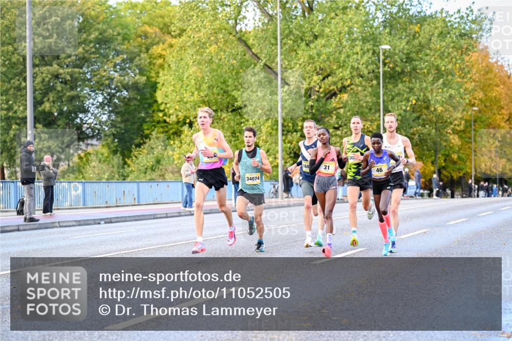 25.10.2026 - hella hamburg halbmarathon Dr. Thomas Lammeyer http://msf.ph/oto/11052505 25.10.2026 10:12:31 Kennedybrücke 347, 168, 31, 34074, 46 meine-sportfotos.de