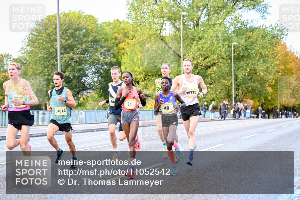 25.10.2026 - hella hamburg halbmarathon Dr. Thomas Lammeyer http://msf.ph/oto/11052542 25.10.2026 10:12:32 Kennedybrücke 34074, 168, 31, 46, 35778 meine-sportfotos.de