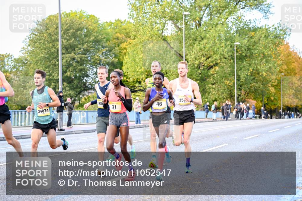 25.10.2026 - hella hamburg halbmarathon Dr. Thomas Lammeyer http://msf.ph/oto/11052547 25.10.2026 10:12:32 Kennedybrücke 1680, 31, 34074, 46, 35 meine-sportfotos.de
