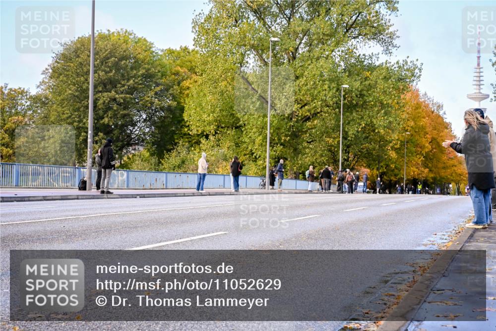 25.10.2026 - hella hamburg halbmarathon Dr. Thomas Lammeyer http://msf.ph/oto/11052629 25.10.2026 10:12:51 Kennedybrücke  meine-sportfotos.de