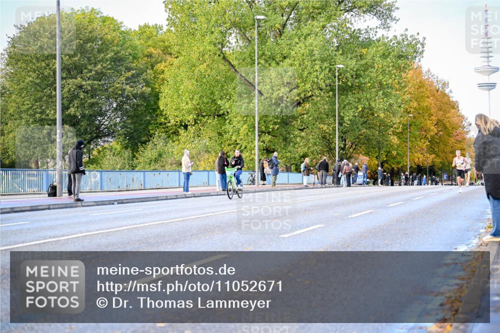 25.10.2026 - hella hamburg halbmarathon Dr. Thomas Lammeyer http://msf.ph/oto/11052671 25.10.2026 10:13:10 Kennedybrücke  meine-sportfotos.de