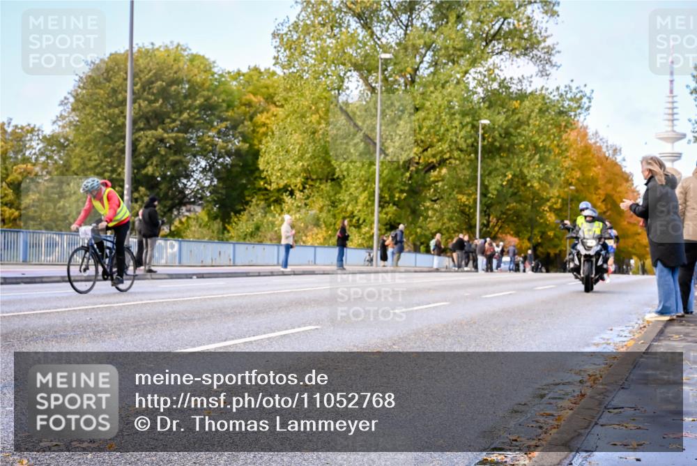 25.10.2026 - hella hamburg halbmarathon Dr. Thomas Lammeyer http://msf.ph/oto/11052768 25.10.2026 10:13:23 Kennedybrücke  meine-sportfotos.de