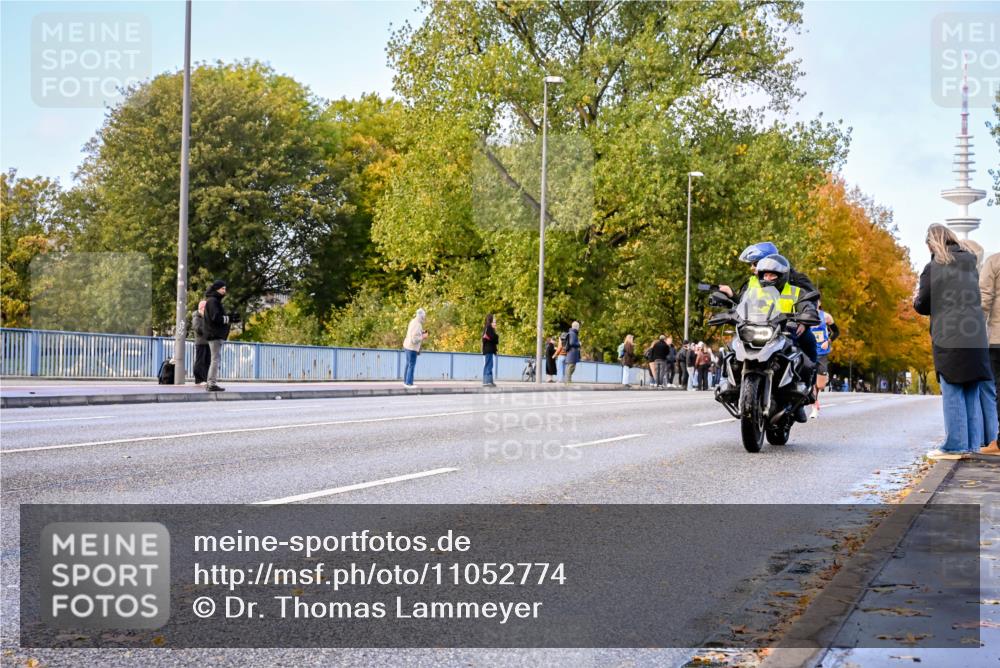 25.10.2026 - hella hamburg halbmarathon Dr. Thomas Lammeyer http://msf.ph/oto/11052774 25.10.2026 10:13:25 Kennedybrücke  meine-sportfotos.de