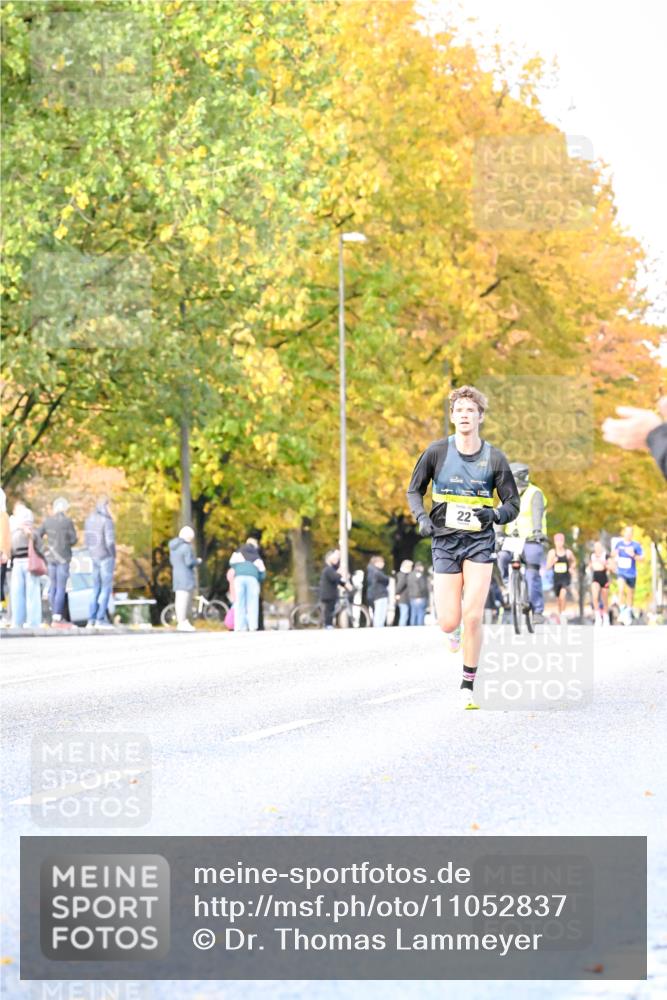 25.10.2026 - hella hamburg halbmarathon Dr. Thomas Lammeyer http://msf.ph/oto/11052837 25.10.2026 10:14:04 Kennedybrücke 22 meine-sportfotos.de