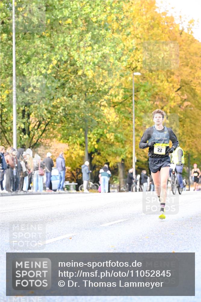 25.10.2026 - hella hamburg halbmarathon Dr. Thomas Lammeyer http://msf.ph/oto/11052845 25.10.2026 10:14:04 Kennedybrücke 22 meine-sportfotos.de
