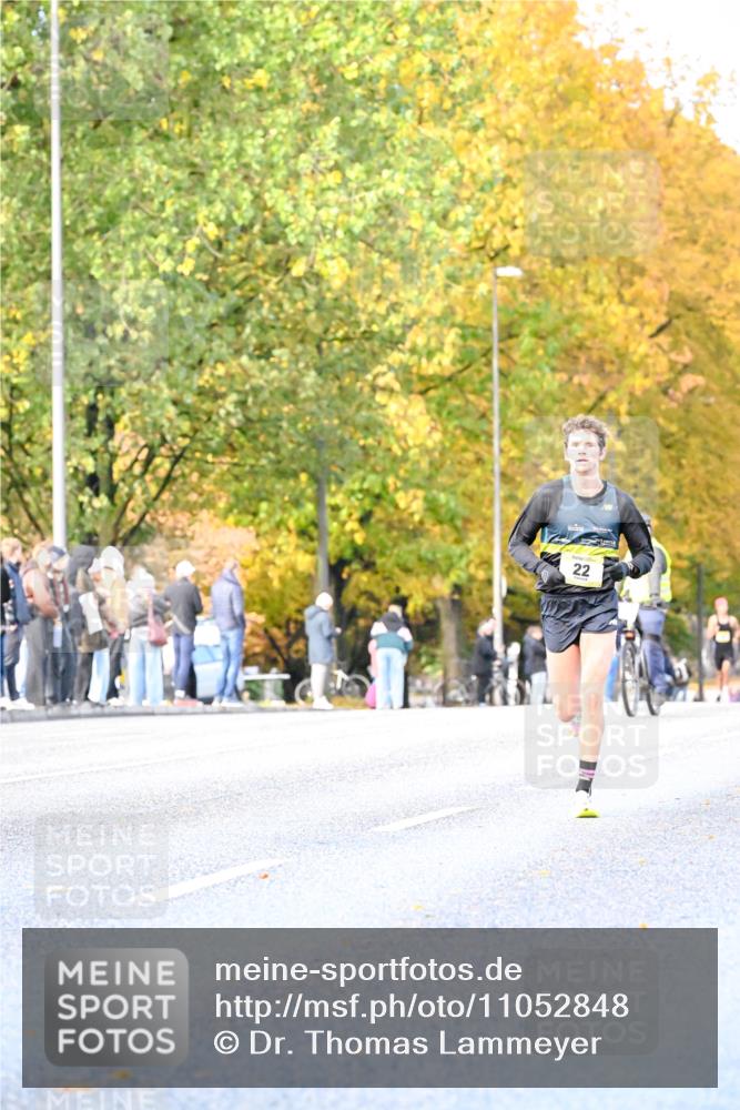 25.10.2026 - hella hamburg halbmarathon Dr. Thomas Lammeyer http://msf.ph/oto/11052848 25.10.2026 10:14:04 Kennedybrücke 22 meine-sportfotos.de