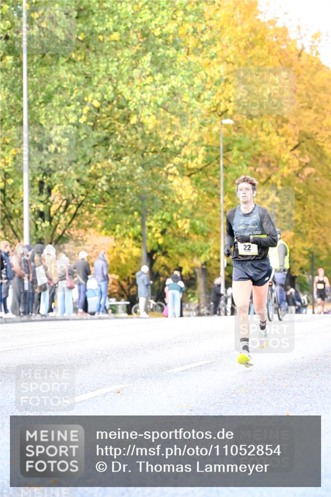 25.10.2026 - hella hamburg halbmarathon Dr. Thomas Lammeyer http://msf.ph/oto/11052854 25.10.2026 10:14:05 Kennedybrücke 50, 22 meine-sportfotos.de