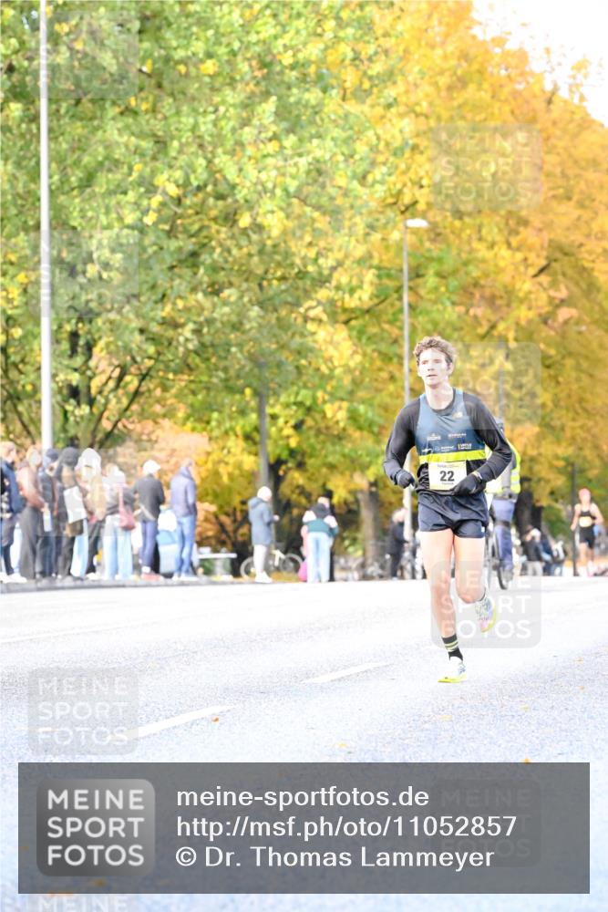 25.10.2026 - hella hamburg halbmarathon Dr. Thomas Lammeyer http://msf.ph/oto/11052857 25.10.2026 10:14:05 Kennedybrücke 22, 22 meine-sportfotos.de
