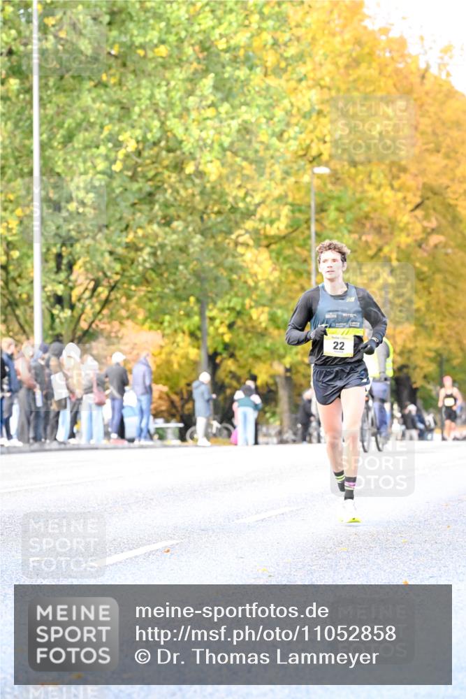 25.10.2026 - hella hamburg halbmarathon Dr. Thomas Lammeyer http://msf.ph/oto/11052858 25.10.2026 10:14:05 Kennedybrücke 22 meine-sportfotos.de