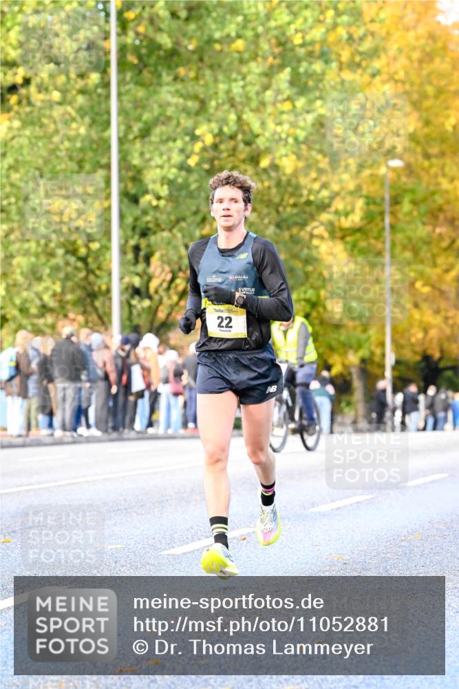 25.10.2026 - hella hamburg halbmarathon Dr. Thomas Lammeyer http://msf.ph/oto/11052881 25.10.2026 10:14:07 Kennedybrücke 22 meine-sportfotos.de