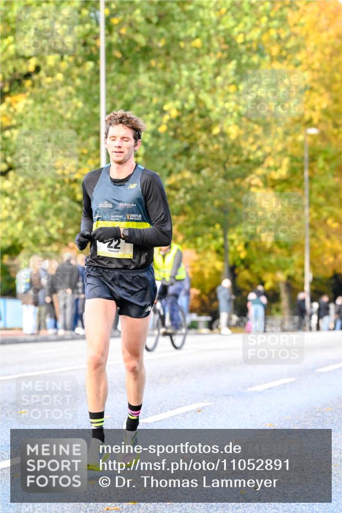 25.10.2026 - hella hamburg halbmarathon Dr. Thomas Lammeyer http://msf.ph/oto/11052891 25.10.2026 10:14:07 Kennedybrücke 22 meine-sportfotos.de