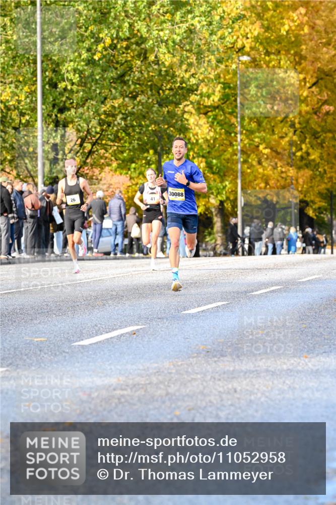 25.10.2026 - hella hamburg halbmarathon Dr. Thomas Lammeyer http://msf.ph/oto/11052958 25.10.2026 10:14:18 Kennedybrücke 26, 41, 30088 meine-sportfotos.de