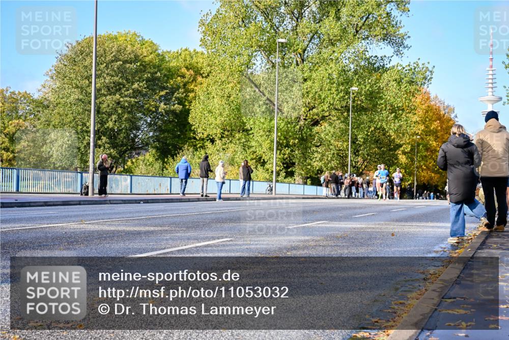 25.10.2026 - hella hamburg halbmarathon Dr. Thomas Lammeyer http://msf.ph/oto/11053032 25.10.2026 10:14:46 Kennedybrücke  meine-sportfotos.de