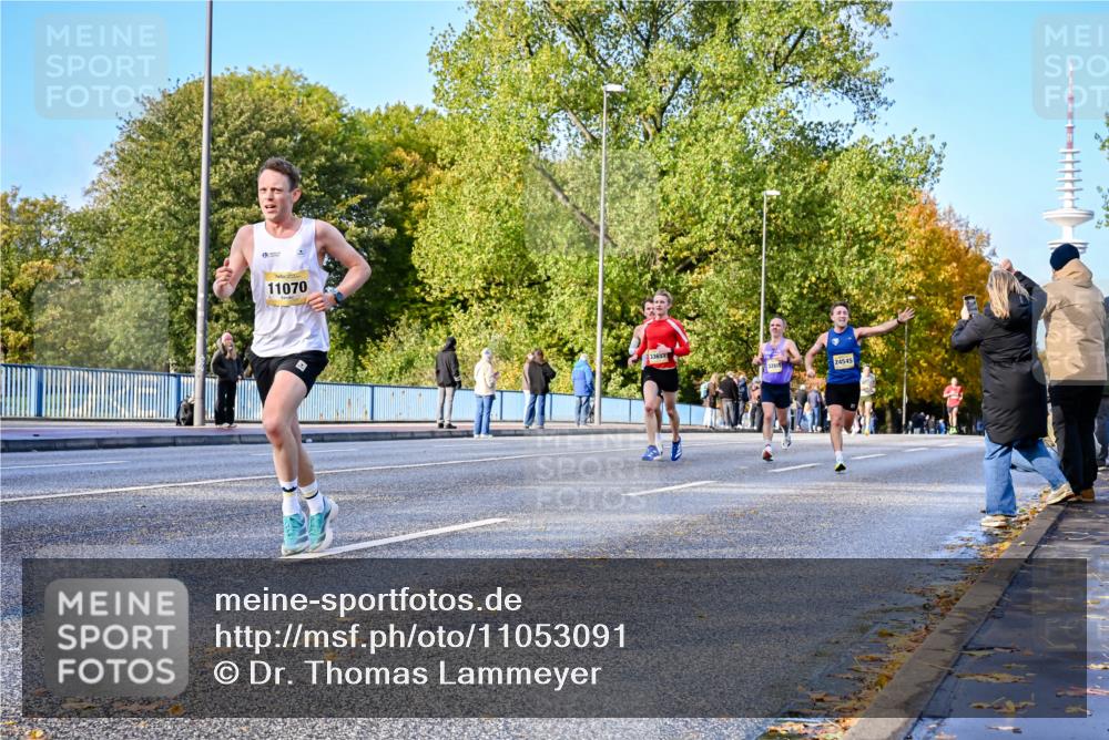 25.10.2026 - hella hamburg halbmarathon Dr. Thomas Lammeyer http://msf.ph/oto/11053091 25.10.2026 10:15:01 Kennedybrücke 11070, 33657, 12615, 24545 meine-sportfotos.de