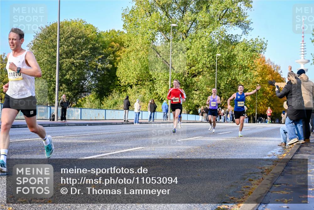 25.10.2026 - hella hamburg halbmarathon Dr. Thomas Lammeyer http://msf.ph/oto/11053094 25.10.2026 10:15:01 Kennedybrücke 11070, 33657, 32685, 24545 meine-sportfotos.de