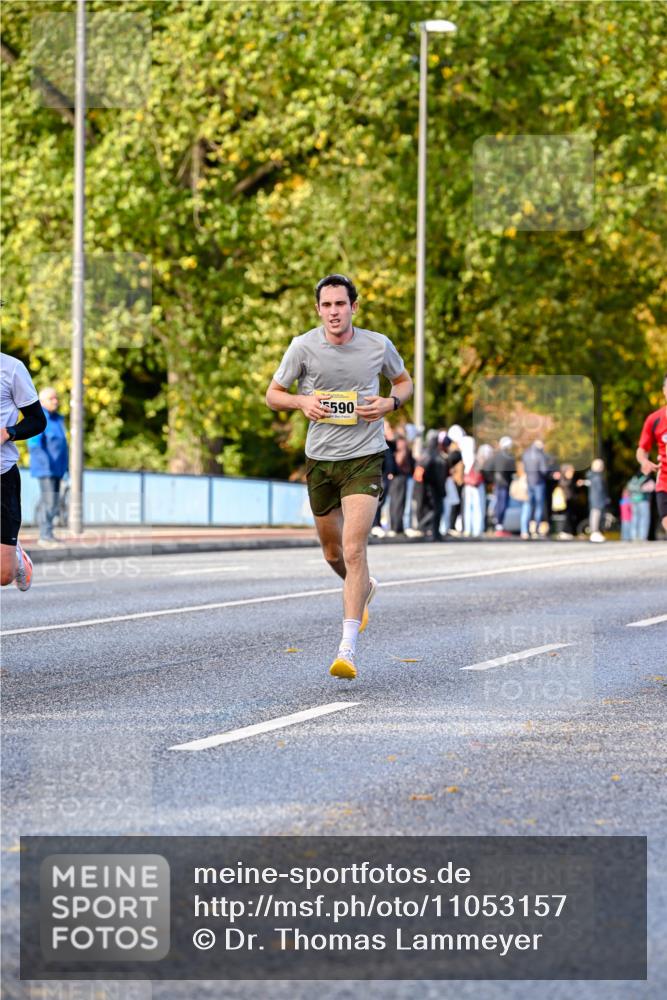 25.10.2026 - hella hamburg halbmarathon Dr. Thomas Lammeyer http://msf.ph/oto/11053157 25.10.2026 10:15:07 Kennedybrücke 590 meine-sportfotos.de