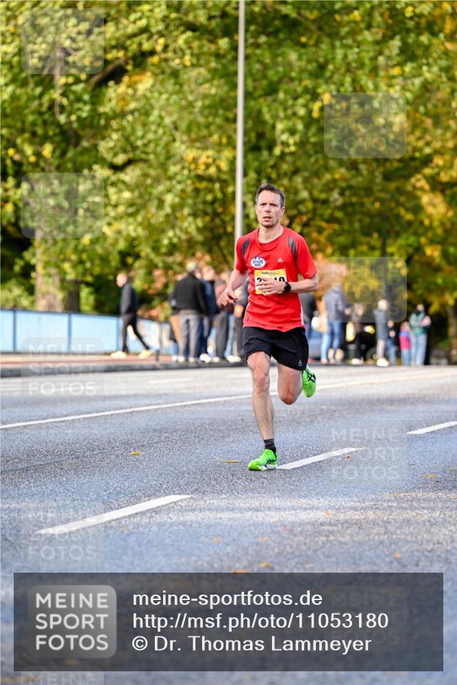 25.10.2026 - hella hamburg halbmarathon Dr. Thomas Lammeyer http://msf.ph/oto/11053180 25.10.2026 10:15:09 Kennedybrücke 2 meine-sportfotos.de