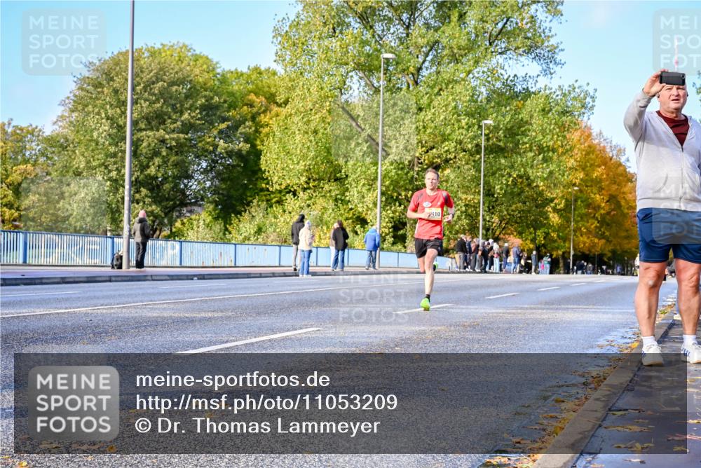 25.10.2026 - hella hamburg halbmarathon Dr. Thomas Lammeyer http://msf.ph/oto/11053209 25.10.2026 10:15:11 Kennedybrücke 410 meine-sportfotos.de