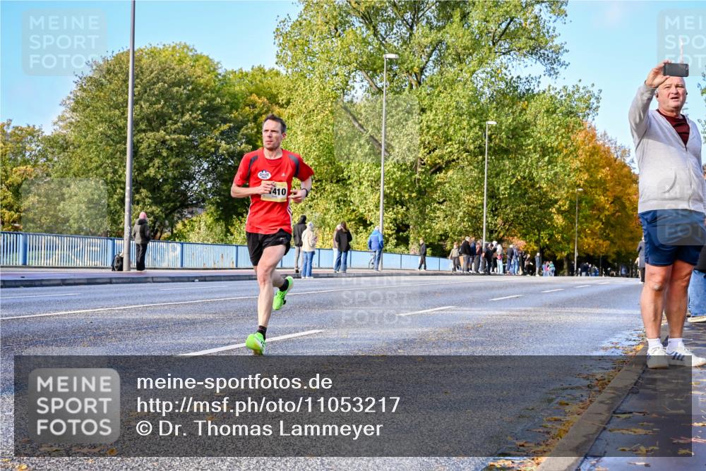 25.10.2026 - hella hamburg halbmarathon Dr. Thomas Lammeyer http://msf.ph/oto/11053217 25.10.2026 10:15:12 Kennedybrücke 410 meine-sportfotos.de