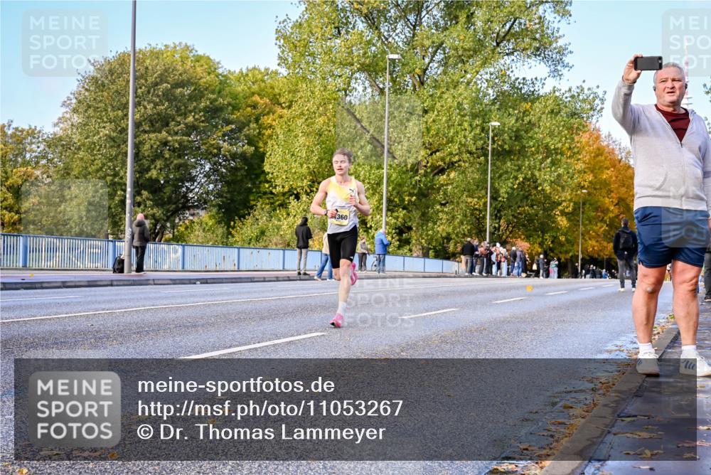 25.10.2026 - hella hamburg halbmarathon Dr. Thomas Lammeyer http://msf.ph/oto/11053267 25.10.2026 10:15:28 Kennedybrücke 360 meine-sportfotos.de