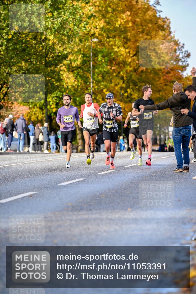 25.10.2026 - hella hamburg halbmarathon Dr. Thomas Lammeyer http://msf.ph/oto/11053391 25.10.2026 10:15:48 Kennedybrücke 17147, 13655, 31572, 34844, 19518 meine-sportfotos.de