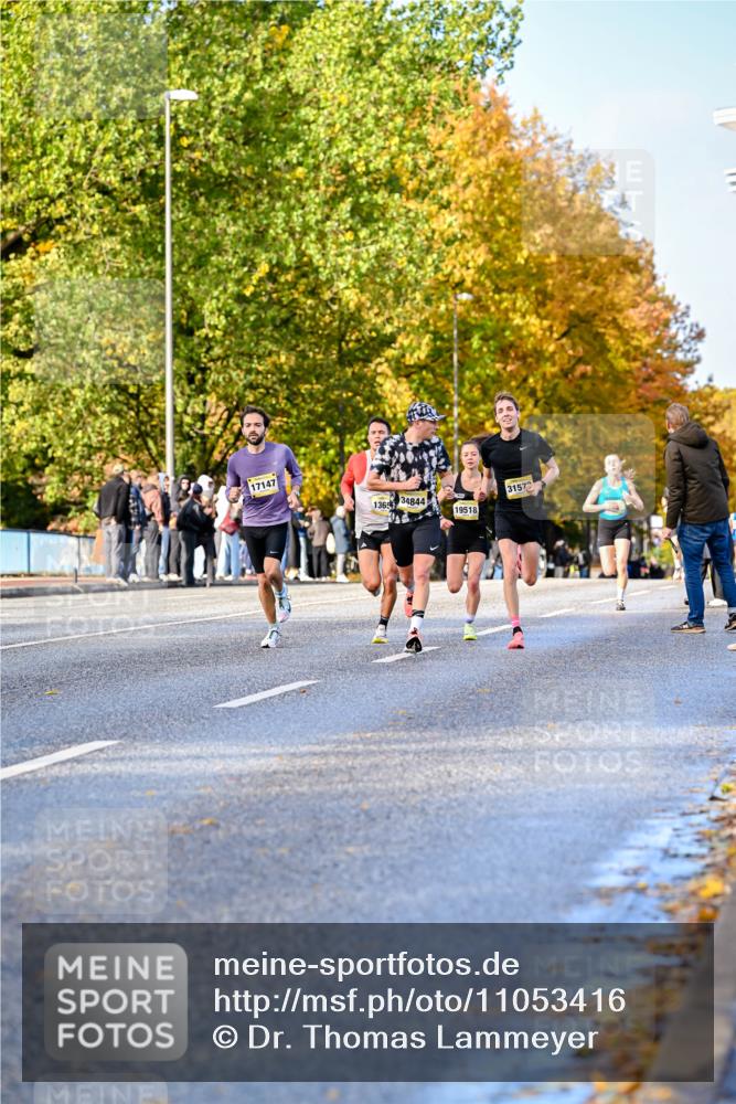 25.10.2026 - hella hamburg halbmarathon Dr. Thomas Lammeyer http://msf.ph/oto/11053416 25.10.2026 10:15:49 Kennedybrücke 17147, 1365, 34844, 19518, 31572 meine-sportfotos.de