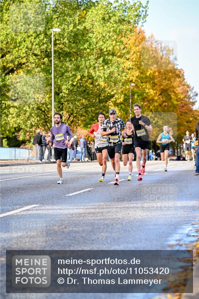 25.10.2026 - hella hamburg halbmarathon Dr. Thomas Lammeyer http://msf.ph/oto/11053420 25.10.2026 10:15:50 Kennedybrücke 17147, 13655, 31572, 34844, 19518 meine-sportfotos.de